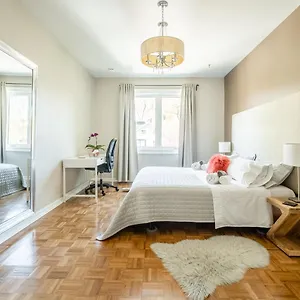 Gabby's Place Downtown Core Habitación en casa particular Toronto